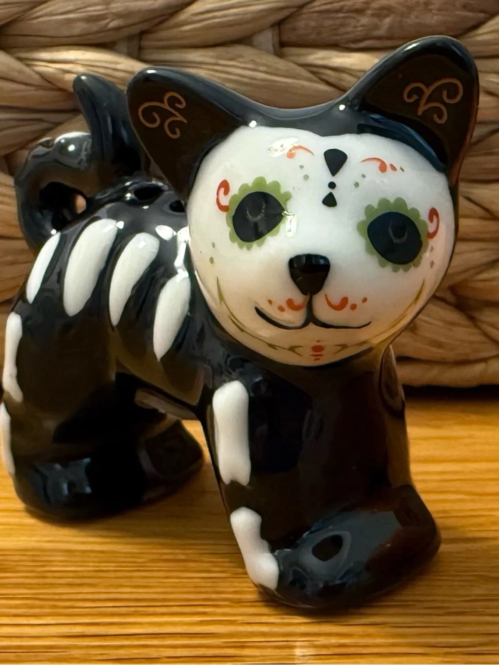 Ceramic Halloween Cat and Pumpkin Salt & Pepper Shaker Set.